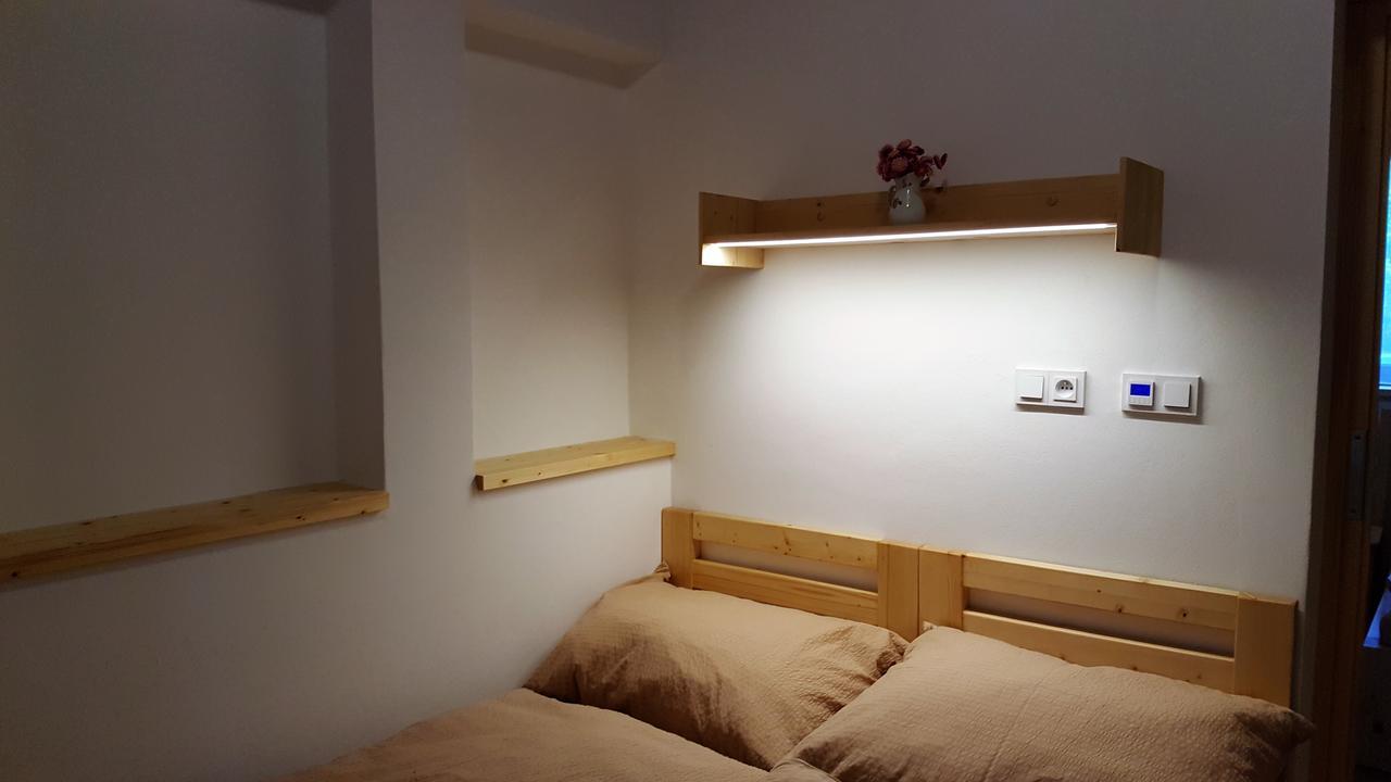 Dum Bratri Capku Hotel Budislav  ภายนอก รูปภาพ