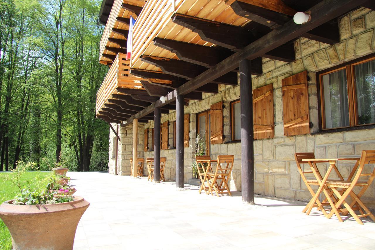 Dum Bratri Capku Hotel Budislav  ภายนอก รูปภาพ