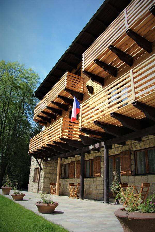 Dum Bratri Capku Hotel Budislav  ภายนอก รูปภาพ