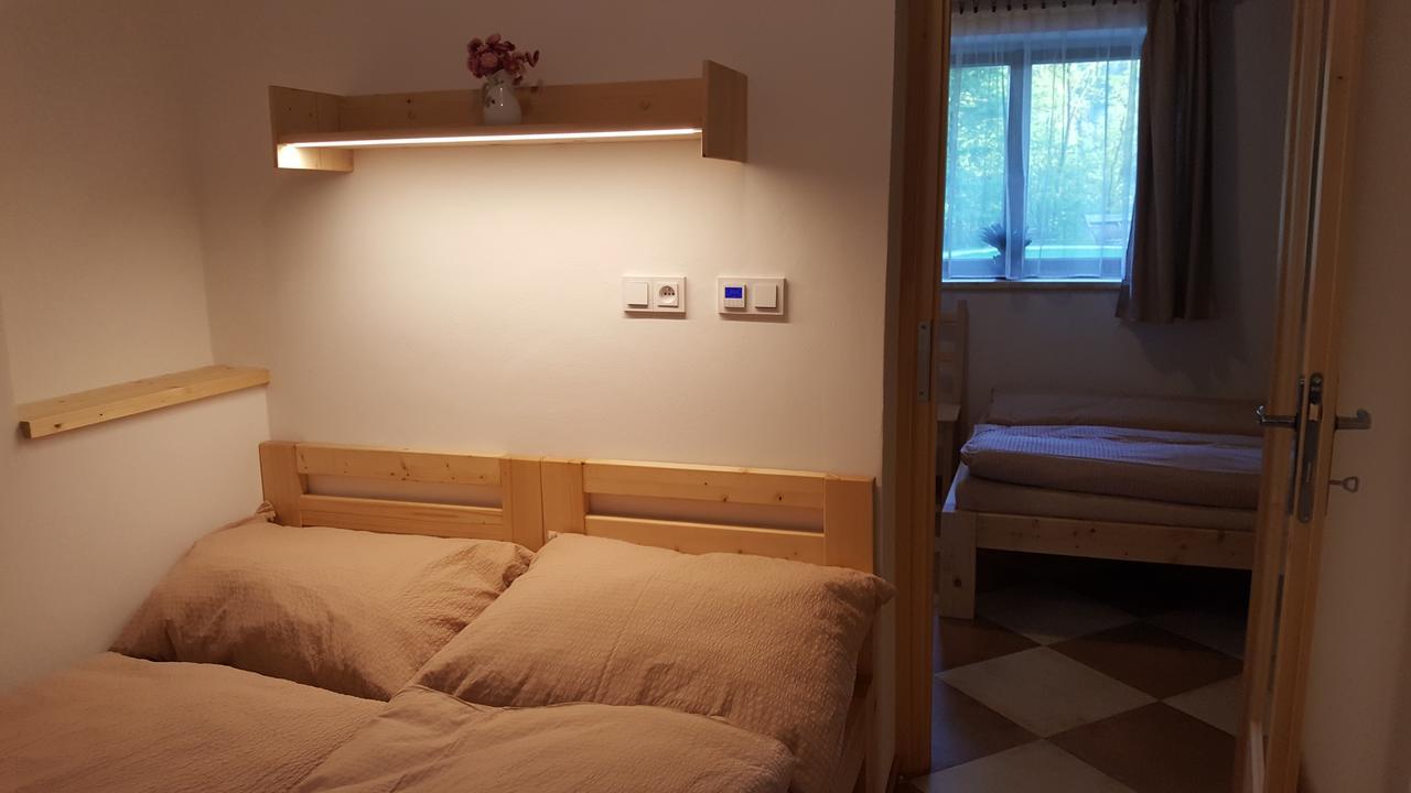 Dum Bratri Capku Hotel Budislav  ภายนอก รูปภาพ